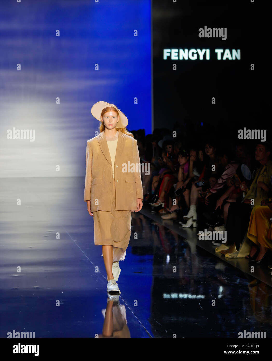 ICY presenta Primavera Estate 2020 Runway Show: Designer Fengyi Tan Foto Stock