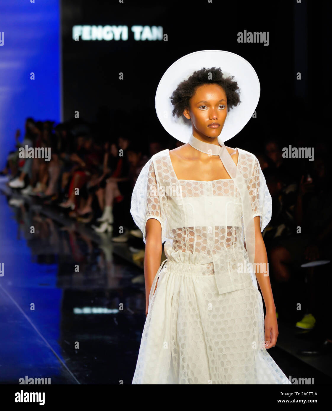 ICY presenta Primavera Estate 2020 Runway Show: Designer Fengyi Tan Foto Stock