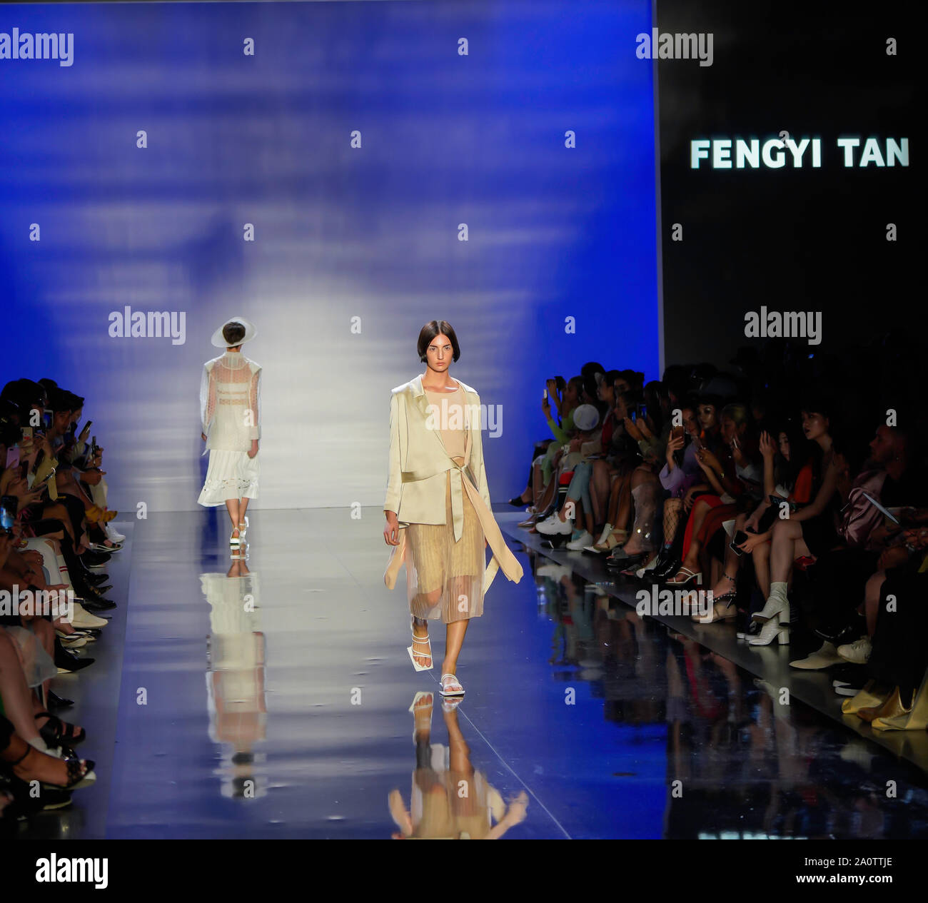 ICY presenta Primavera Estate 2020 Runway Show: Designer Fengyi Tan Foto Stock