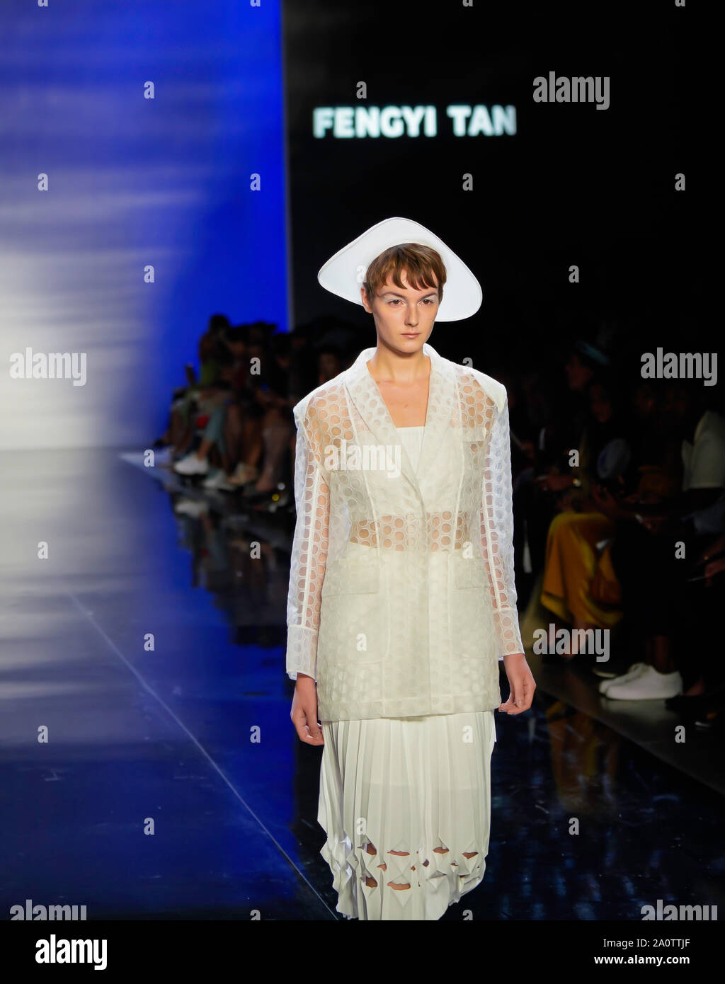 ICY presenta Primavera Estate 2020 Runway Show: Designer Fengyi Tan Foto Stock