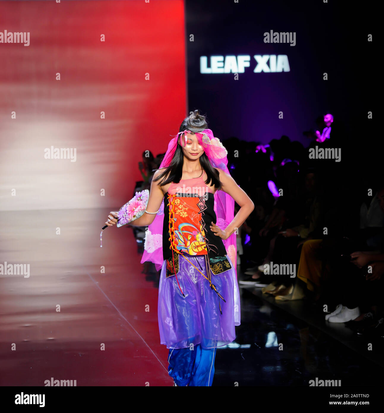 CY presenta Primavera Estate 2020 Runway Show: Designer Leaf Xia Foto Stock