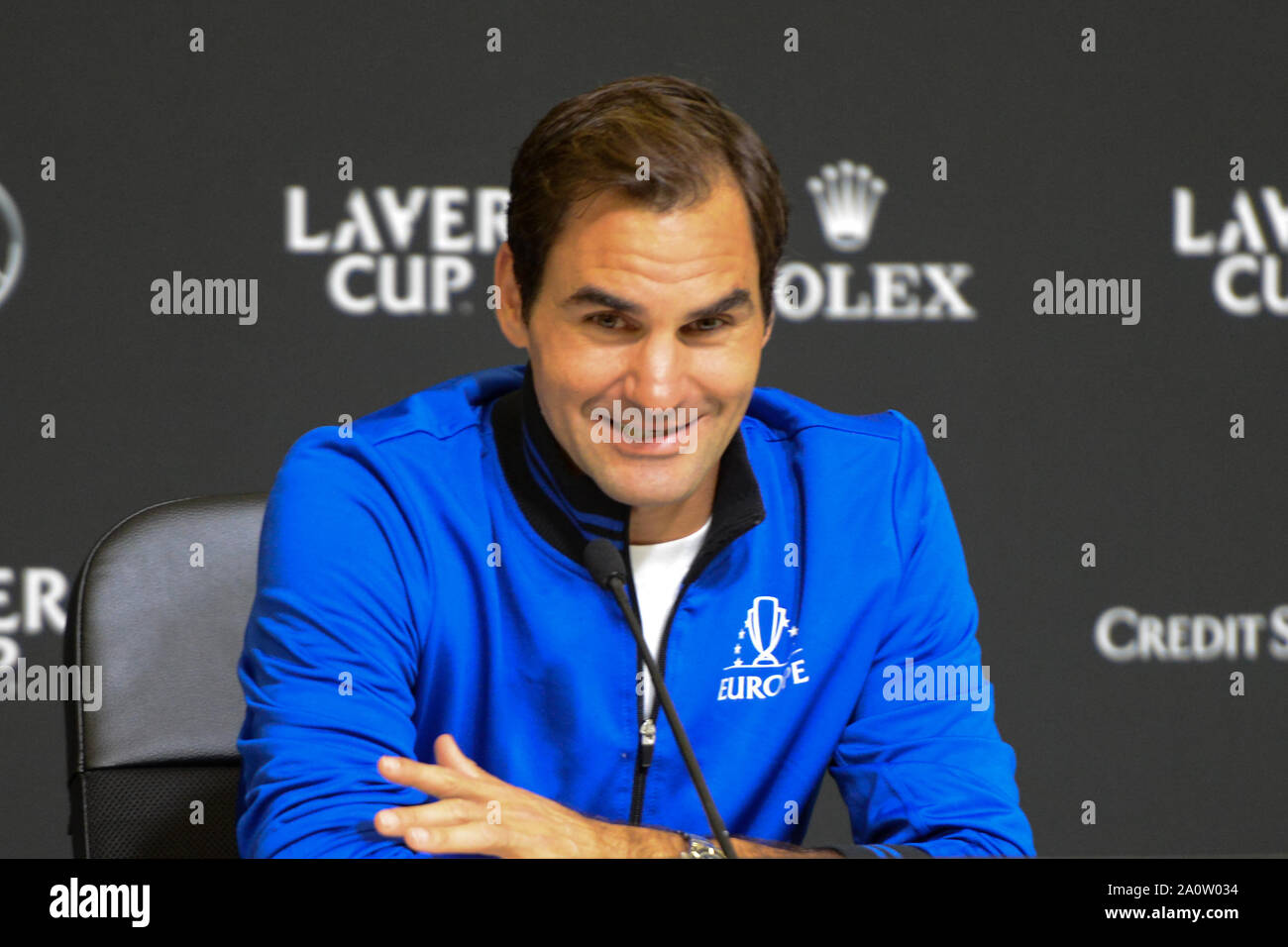 Ginevra, Svizzera. Xxi Sep, 2019. ROGER Federer parla con i media dopo aver vinto il suo match v. N. Kyrgios nella conca tennis Cup evento a Ginevra in Svizzera. Credito: Christopher Prelievo/ZUMA filo/Alamy Live News Foto Stock