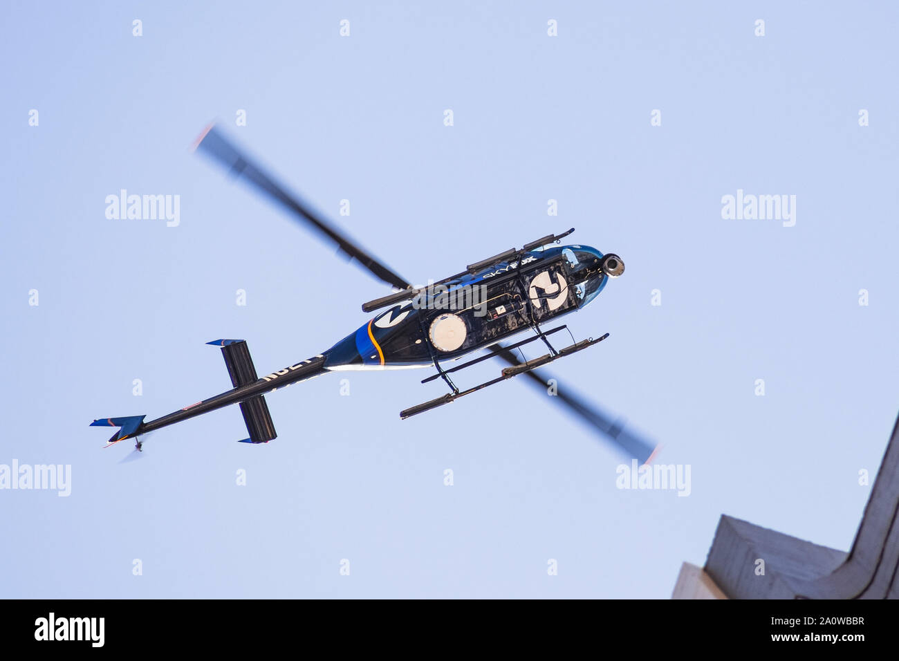 Sep 20, 2019 San Francisco / CA / STATI UNITI D'AMERICA - Sky Fox 2 News elicottero puntando il cursore in alto nel cielo Foto Stock
