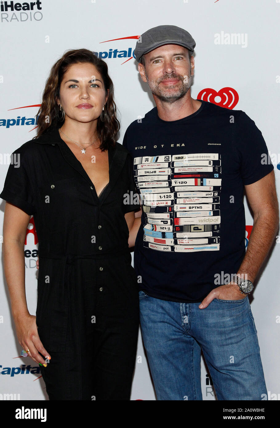 Marika Dominczyk e Scott Foley arriva per il iHeartRadio Music Festival presso la T-Mobile Arena di Las Vegas, Nevada, sabato 21 settembre, 2019. Foto di James Atoa/UPI Foto Stock