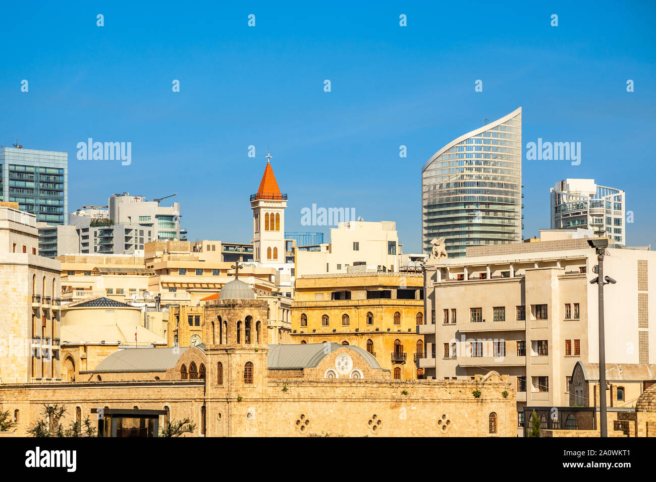 Saint George greco ortodossi cattedrale nel centro di Beirut fra edifici moderni, Libano Foto Stock