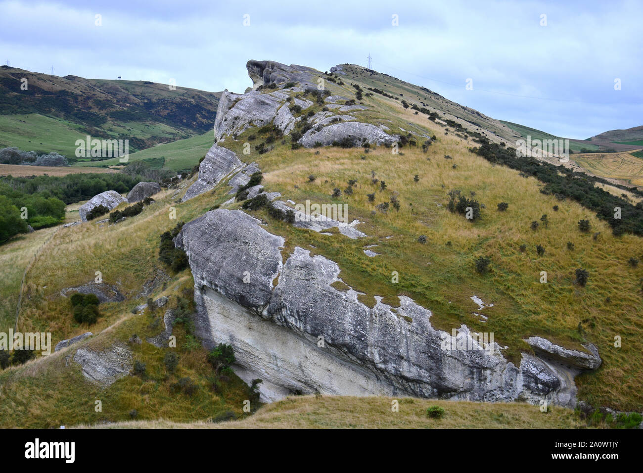 Un paesaggio in Nuova Zelanda con la roccia calcarea formazione vicino il Weka pass, Nuova Zelanda, Isola del Sud. Foto Stock