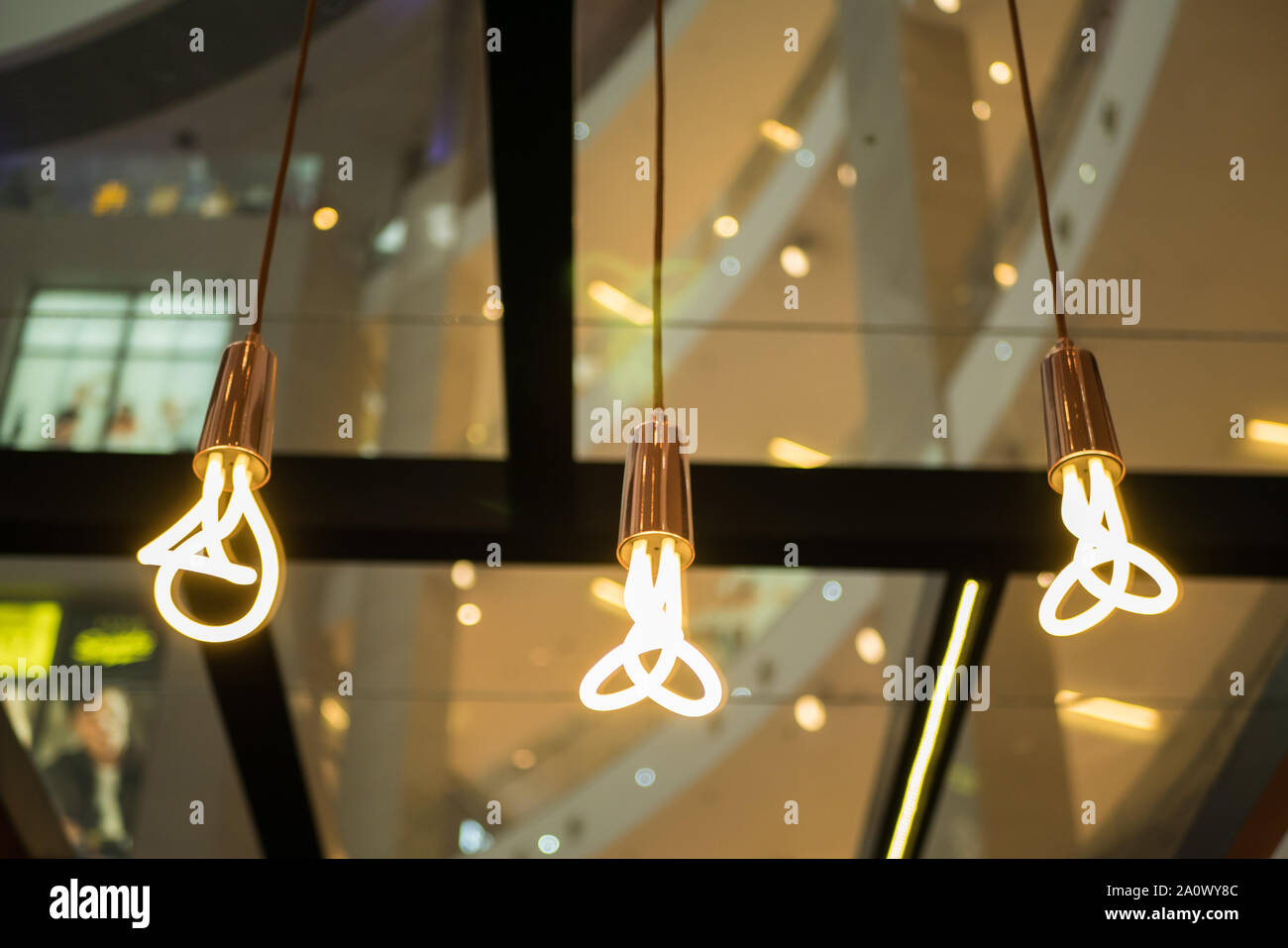 Luci decorative lampadine utilizzate nel coffee shop. Foto Stock