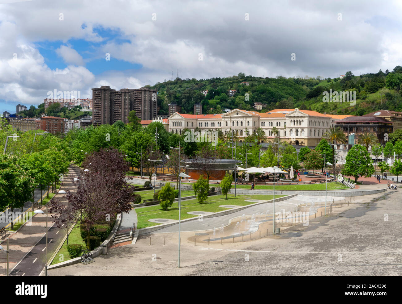 Vista del cambiamento urbano nella città di Bilbao nel paese basco spagnolo Foto Stock