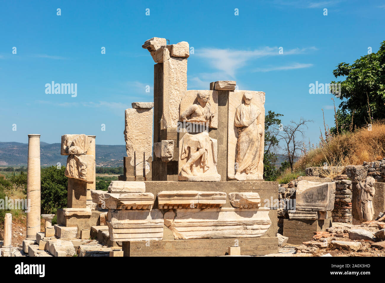 Monumento a Memmio presso lo storico sito archeologico di Efeso in Turchia. Foto Stock