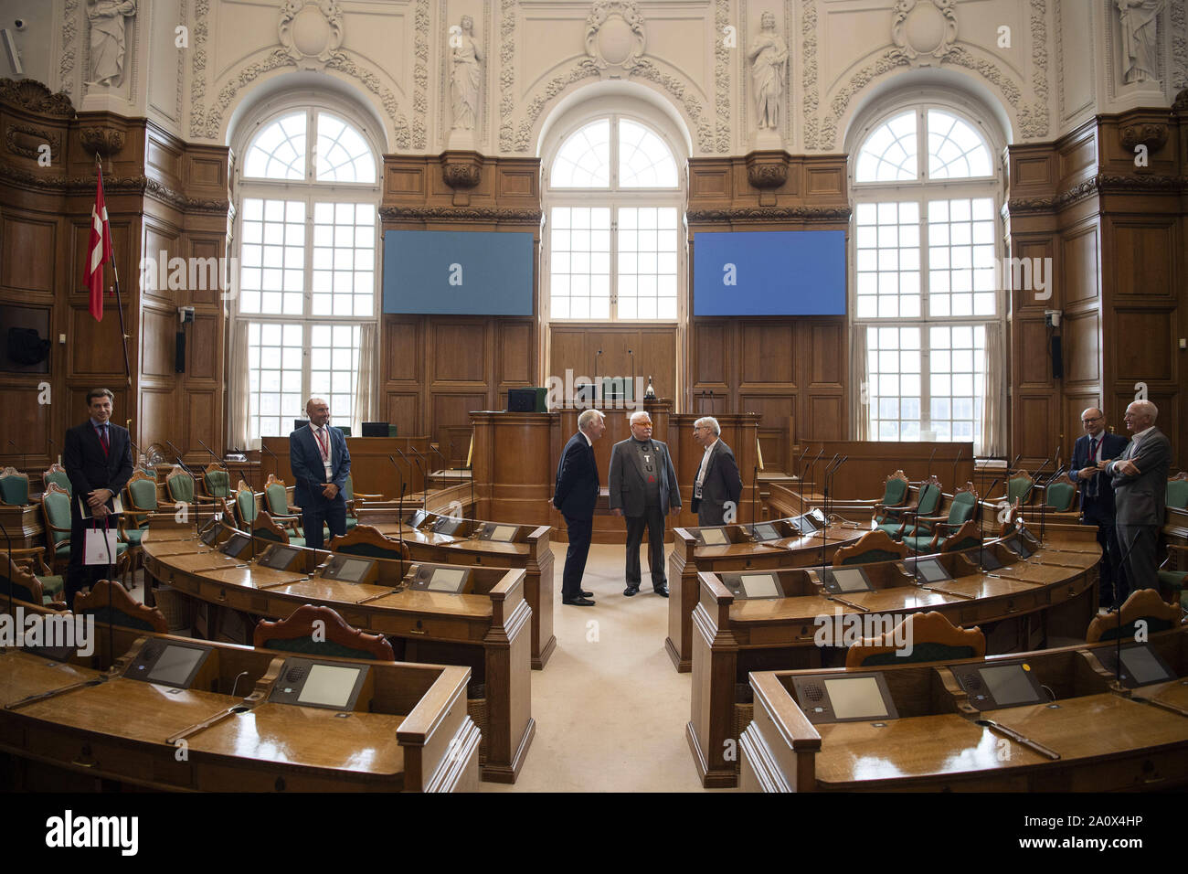 Settembre 8, 2019, Copenaghen, Danmark: Lech Walesa, ex presidente della Polonia e fondatore della libera unione Polacco SolidarnoÅ Ä'‡, visitare il Folketinget (il parlamento danese) a Copenaghen nel corso di una visita di 3 giorni in Danimarca. Egli viene incontro con il presidente di Folketinget Henrik Dam Kristensen che sta mostrando Lech Walesa intorno nel castello di Christiansborg..Foto: Lars Moeller (credito Immagine: © Lars Moeller/ZUMA filo) Foto Stock