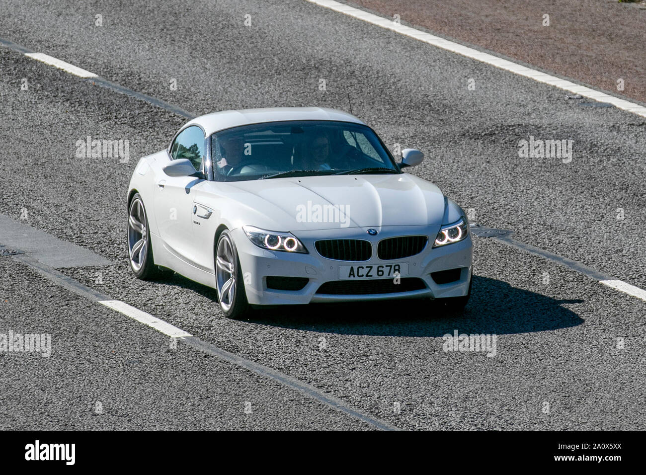 2013 BMW Z4 Sdrive18IO M Sport; Regno Unito il traffico veicolare, trasporti, moderno, carrozze salone, sud-legato sulla corsia di 3 M6 motorway autostrada. Foto Stock