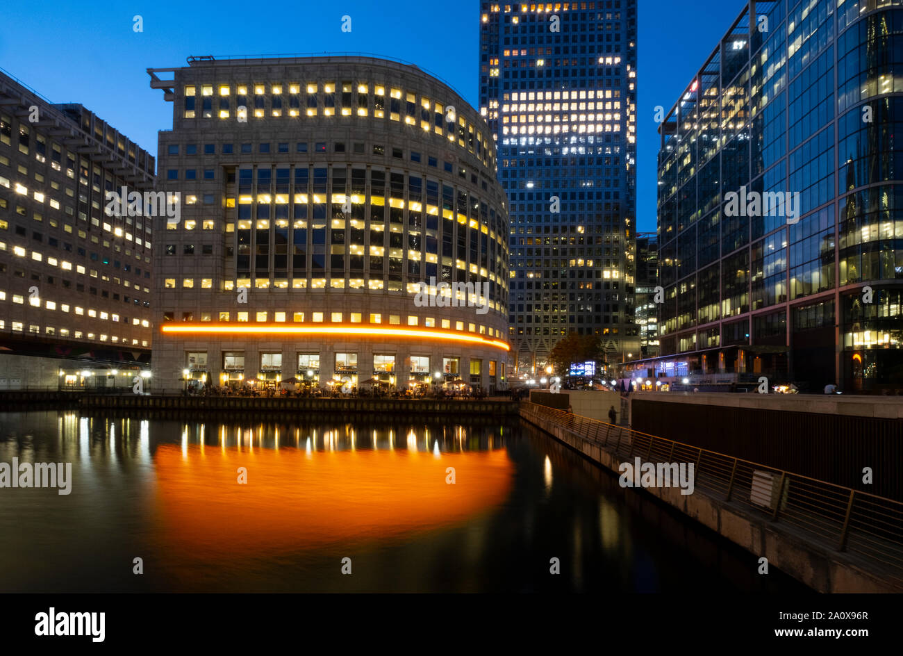 Canary Wharf, Londra, Regno Unito il 2 agosto 2019: Londra centro finanziario di Canary Wharf in serata Foto Stock