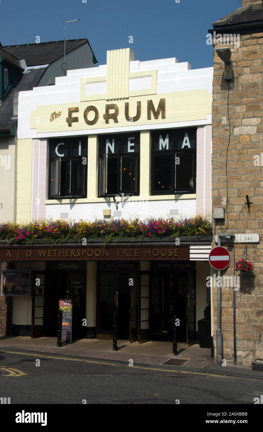 NORTHUMBERLAND; HEXHAM; FORUM CINEMA INCORPORANTE WETHERSPOONS Foto Stock