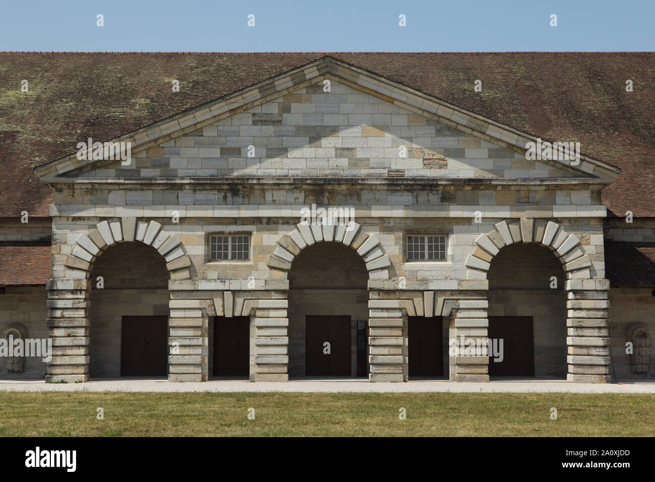 Est Berna del Royal saline progettato dal francese architetto neoclassico Claude Nicolas Ledoux (1775-1778) presso l'Arc-et-Senans in Doubs, Francia. Foto Stock