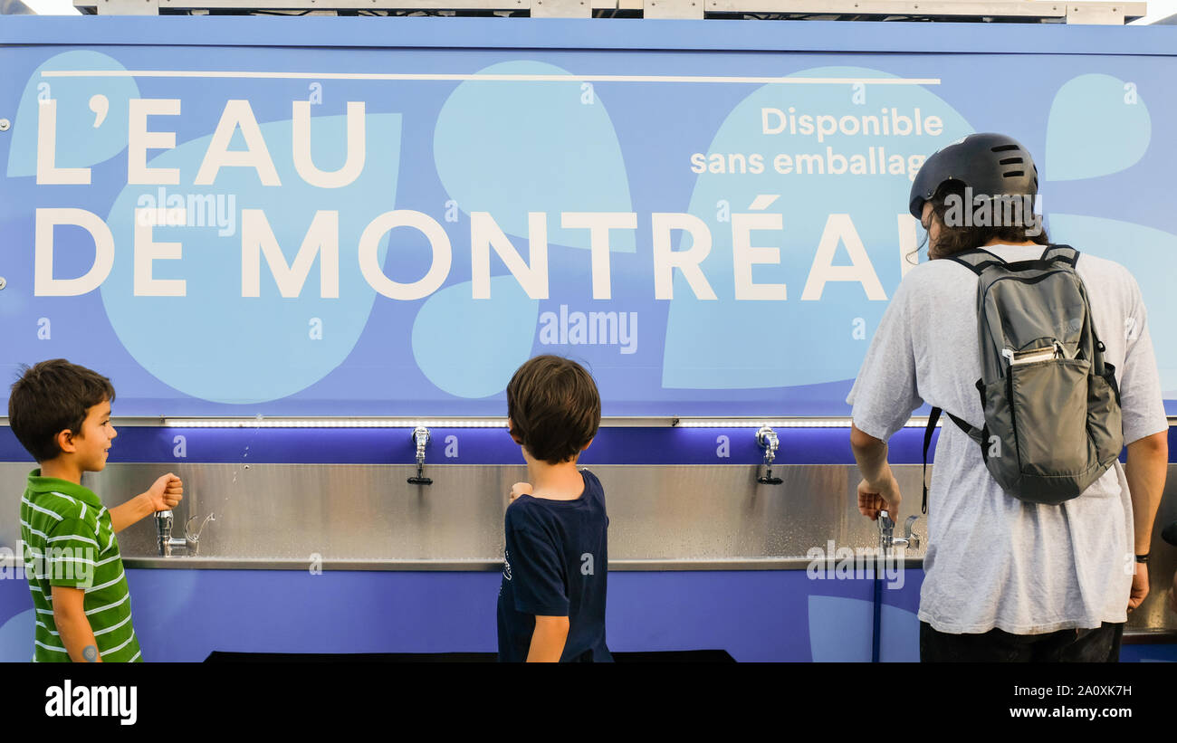 La città di Montreal promuove 'drinking acqua di rubinetto' con questi tipi di carrelli promozionali permettere alla gente il gusto di acqua di rubinetto. L idea è quella di ridurre l'utilizzo di plastica le bottiglie di acqua Foto Stock