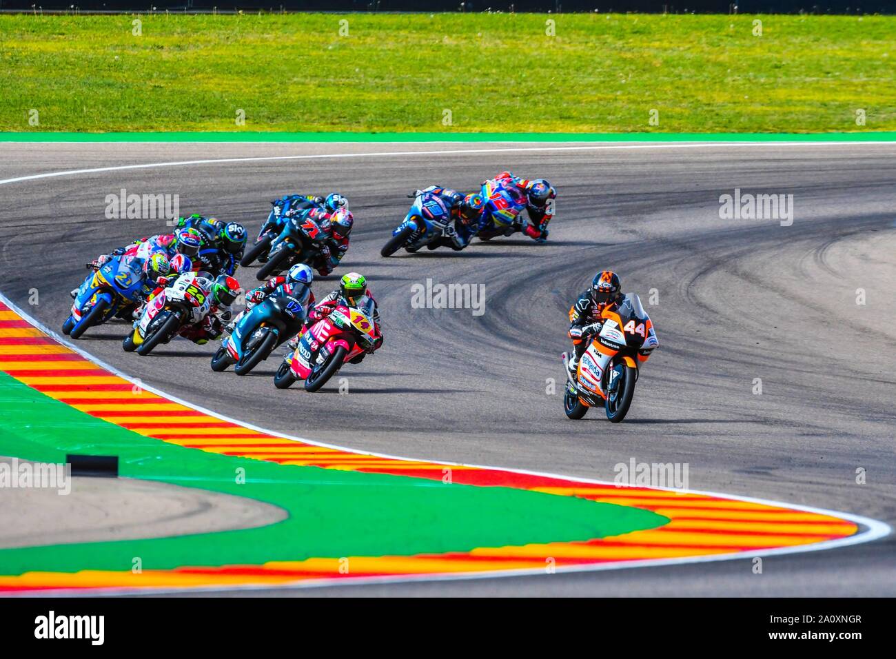 ARON CANET (44) della Spagna e Sterilgarda Max Racing Team , TONY ARBOLINO (14) di Italia e VNE cecchini e JOHN MCPHEE (17) del Regno Unito e Petronas Sprinta Racing durante il moto 3 gara di theAragon Grand Prix al Motorland Aragon pista di Alcaniz in Spagna su Settembre 22, 2019 (Foto: Alvaro Sanchez) Cordon premere Foto Stock