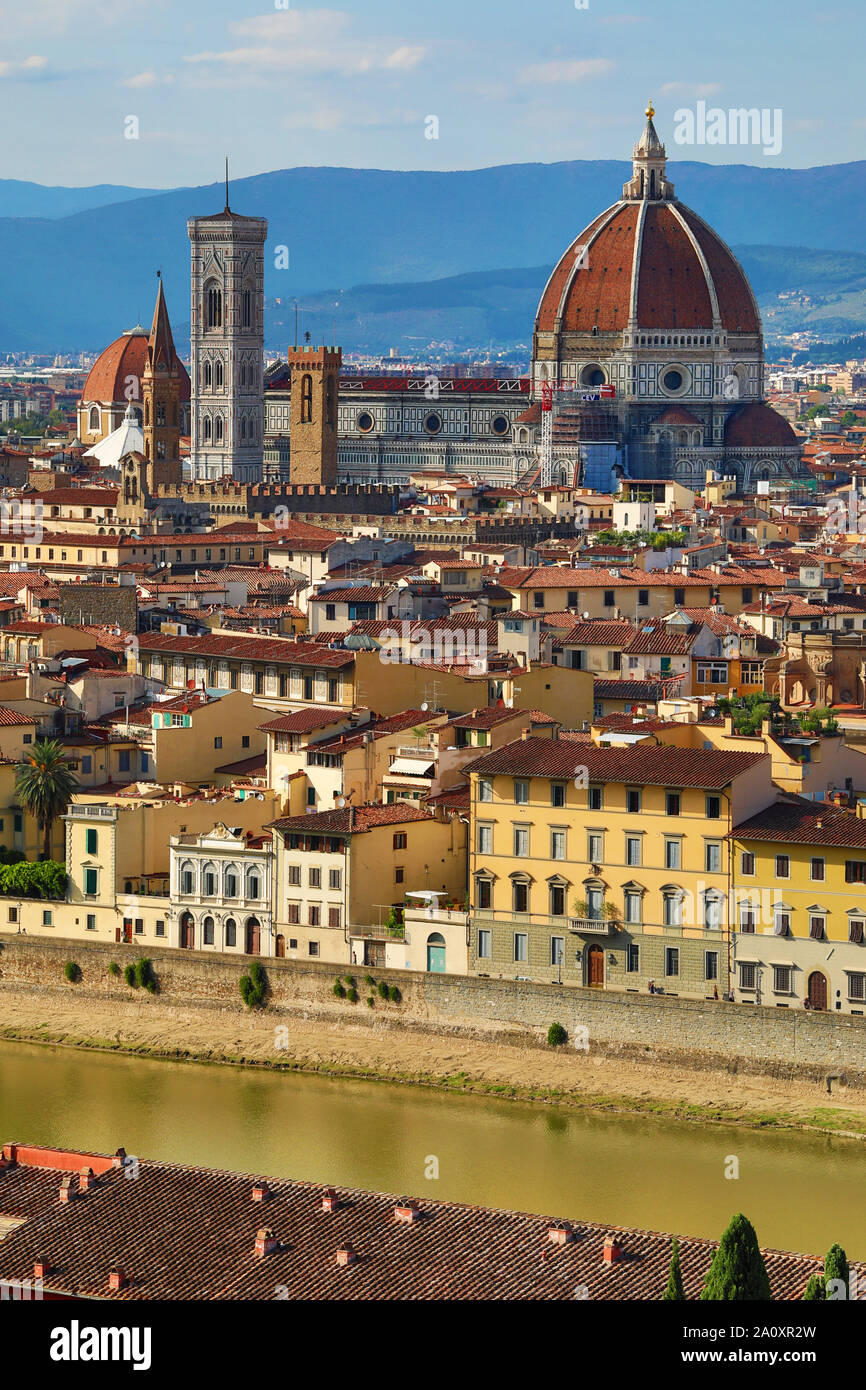 Generale vista dello skyline della citta' e del Duomo di Firenze Foto Stock