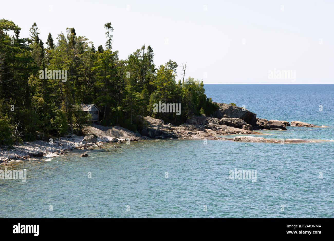 Una baia sul Lago Superiore dalla Trans Canada Highway, Ontario, Canada Foto Stock