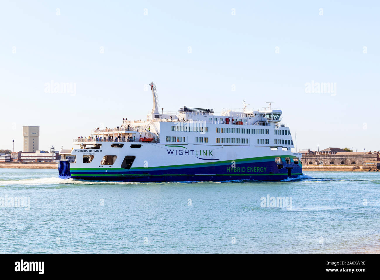 Wightlink 'Victoria di Wight traghetto per auto vela nel porto di Portsmouth, Regno Unito Foto Stock