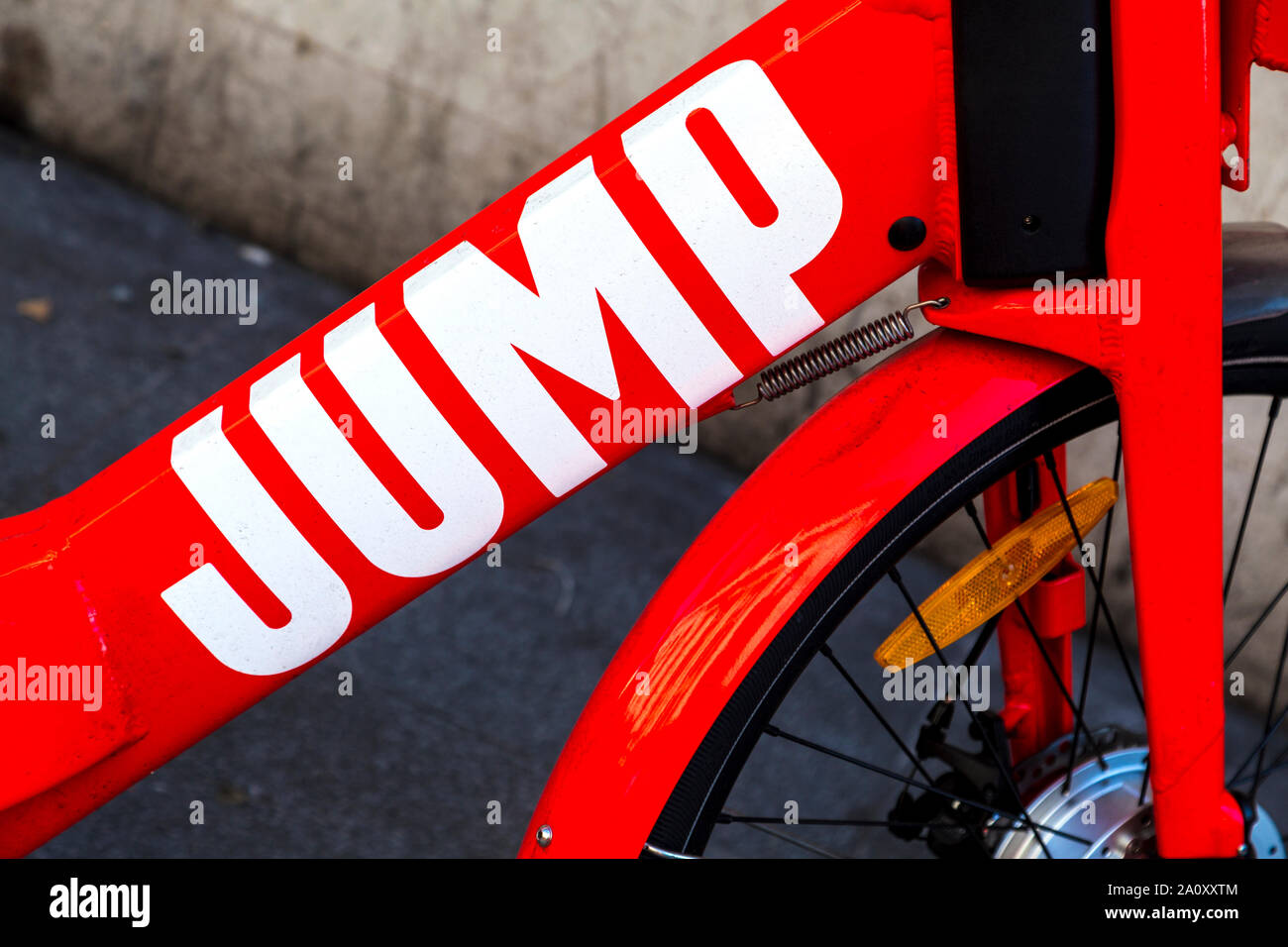 Dockless bicicletta elettrica da Jump, London, Regno Unito Foto Stock