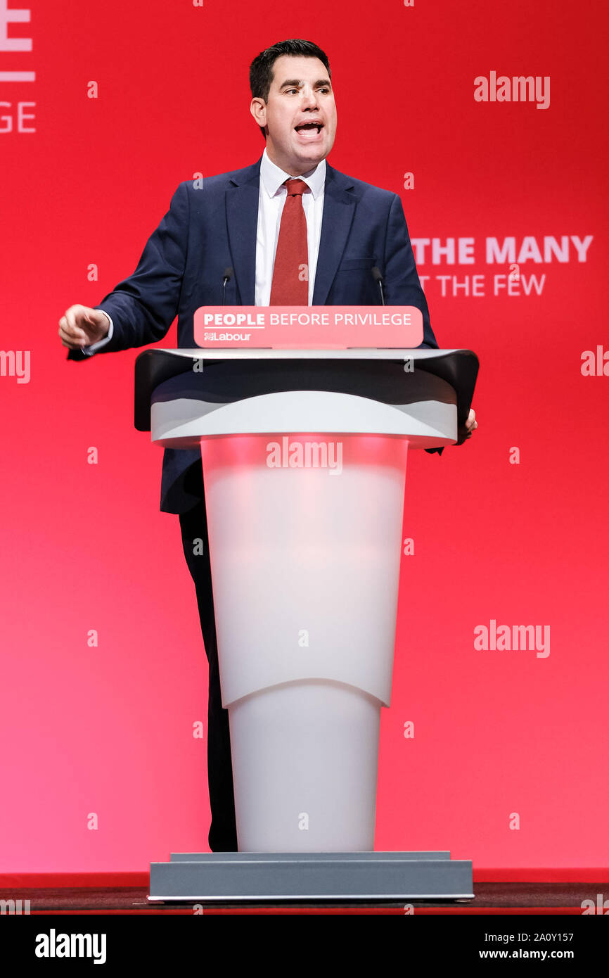 Brighton, Regno Unito. Il 22 settembre 2019. Richard Burgon, Shadow il Segretario di Stato per la giustizia e l'Ombra Lord Cancelliere risolve il partito laburista conferenza d'autunno. . Credito: Julie Edwards/Alamy Live News Foto Stock