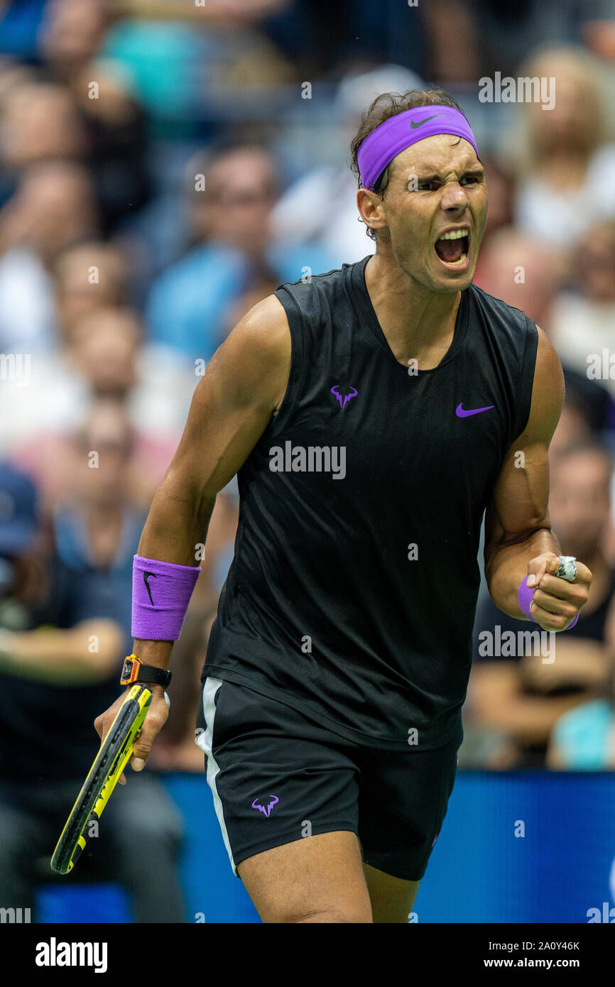 Rafael Nadal di Spagna le reazione emotiva e di gareggiare nelle finali di uomini singoli al 2019 US Open Tennis Foto Stock
