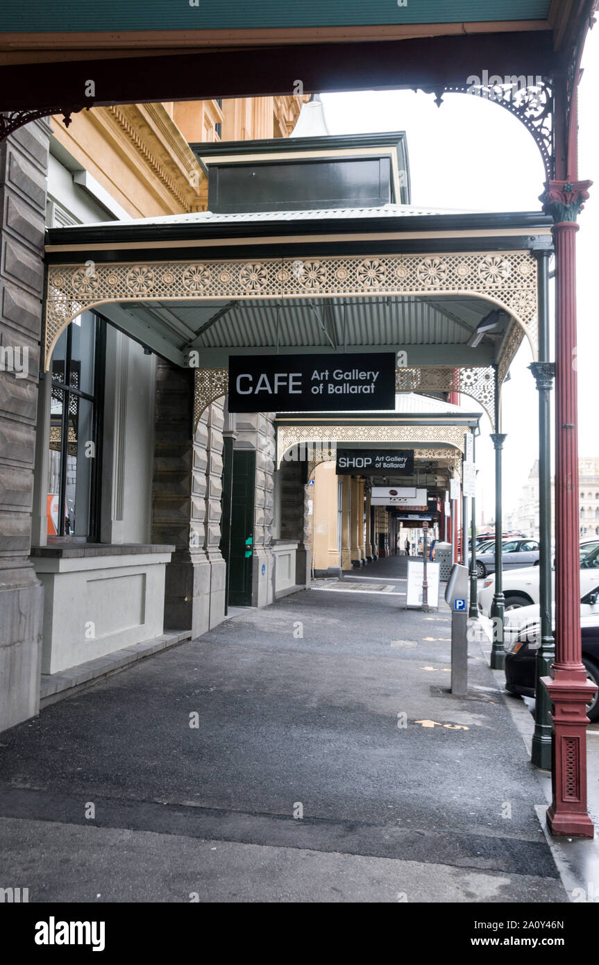 Sotto il Victorian shopping arcade in Lydiard Street a Nord in Ballarat, stato di Victoria, Australia. Ballarat Victoria è la più grande città terrestre I Foto Stock