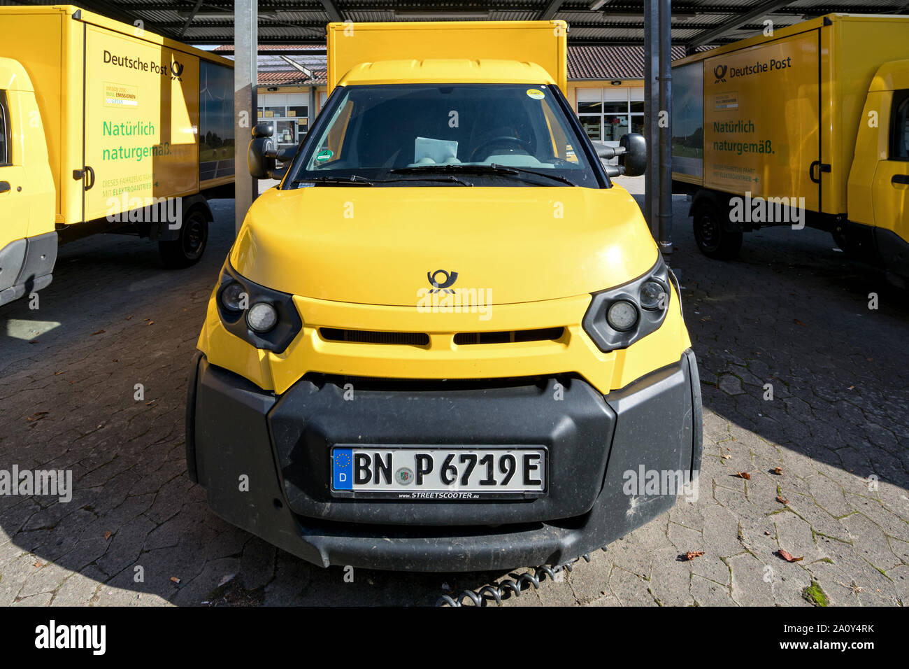 StreetScooter opera di Deutsche Post DHL. StreetScooter è un veicolo elettrico e produttore è stata di proprietà da parte di Deutsche Post DHL Group dal 2014. Foto Stock