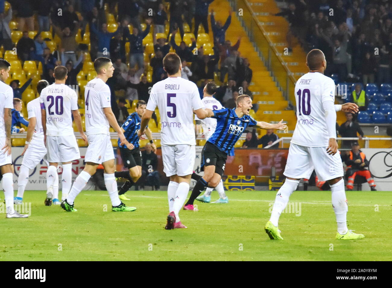 Parma, Italia, 22 settembre 2019, THIMOTY CASTAGNE ATALANTA festeggia dopo il gol del 2-2 durante l'Atalanta Vs Fiorentina - Calcio italiano di Serie A uomini campionato - Credito: LPS/Alessio Tarpini/Alamy Live News Foto Stock
