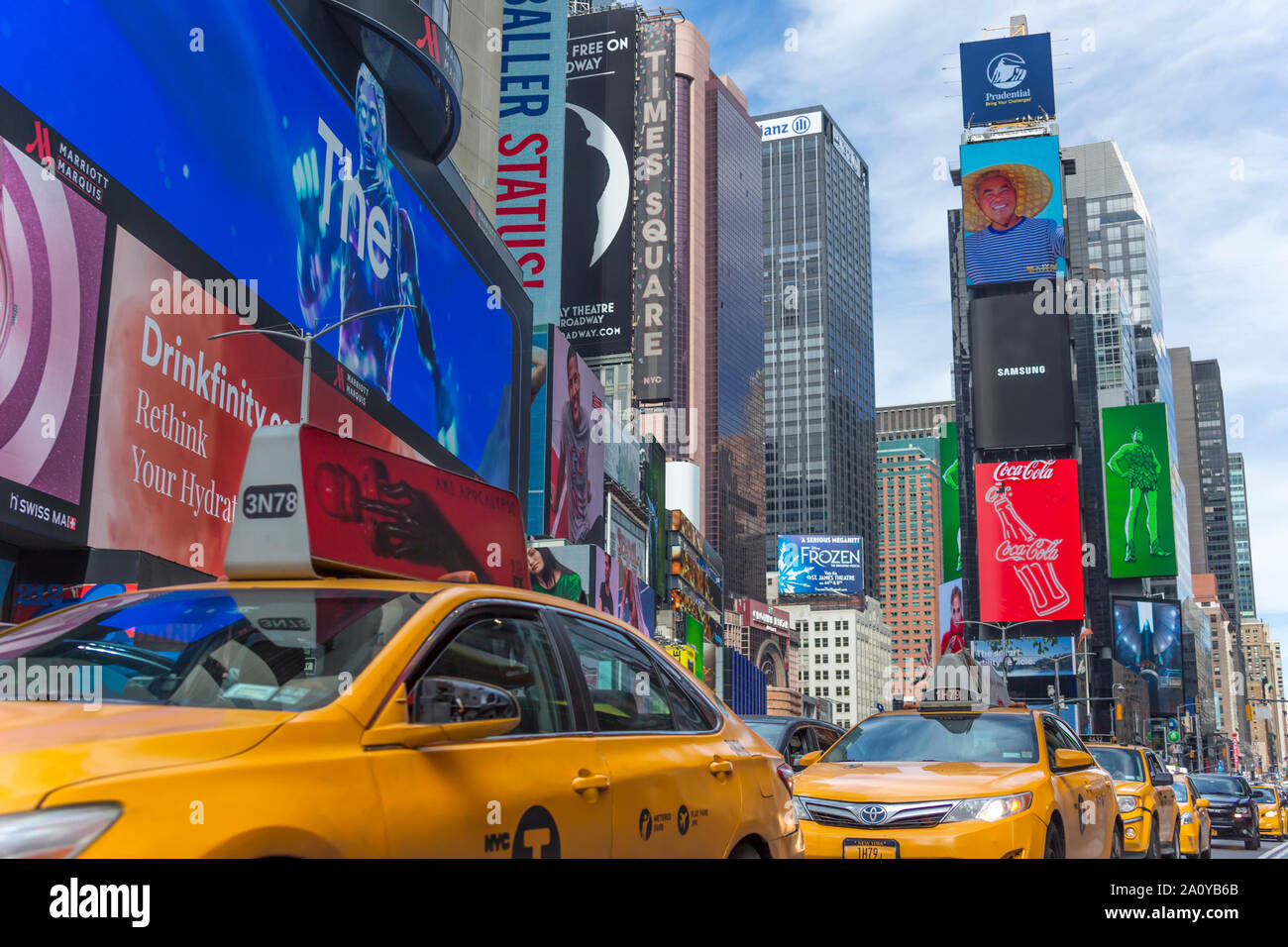 Linea di TAXI TIMES SQUARE MANHATTAN NEW YORK CITY USA Foto Stock