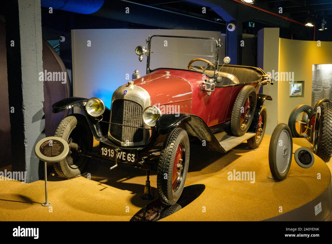 Il tipo di Citroen auto (1919), la prima serie di auto di produzione costruito in Europa per il pubblico in generale. In L'Aventure Michelin museum di Cler Foto Stock