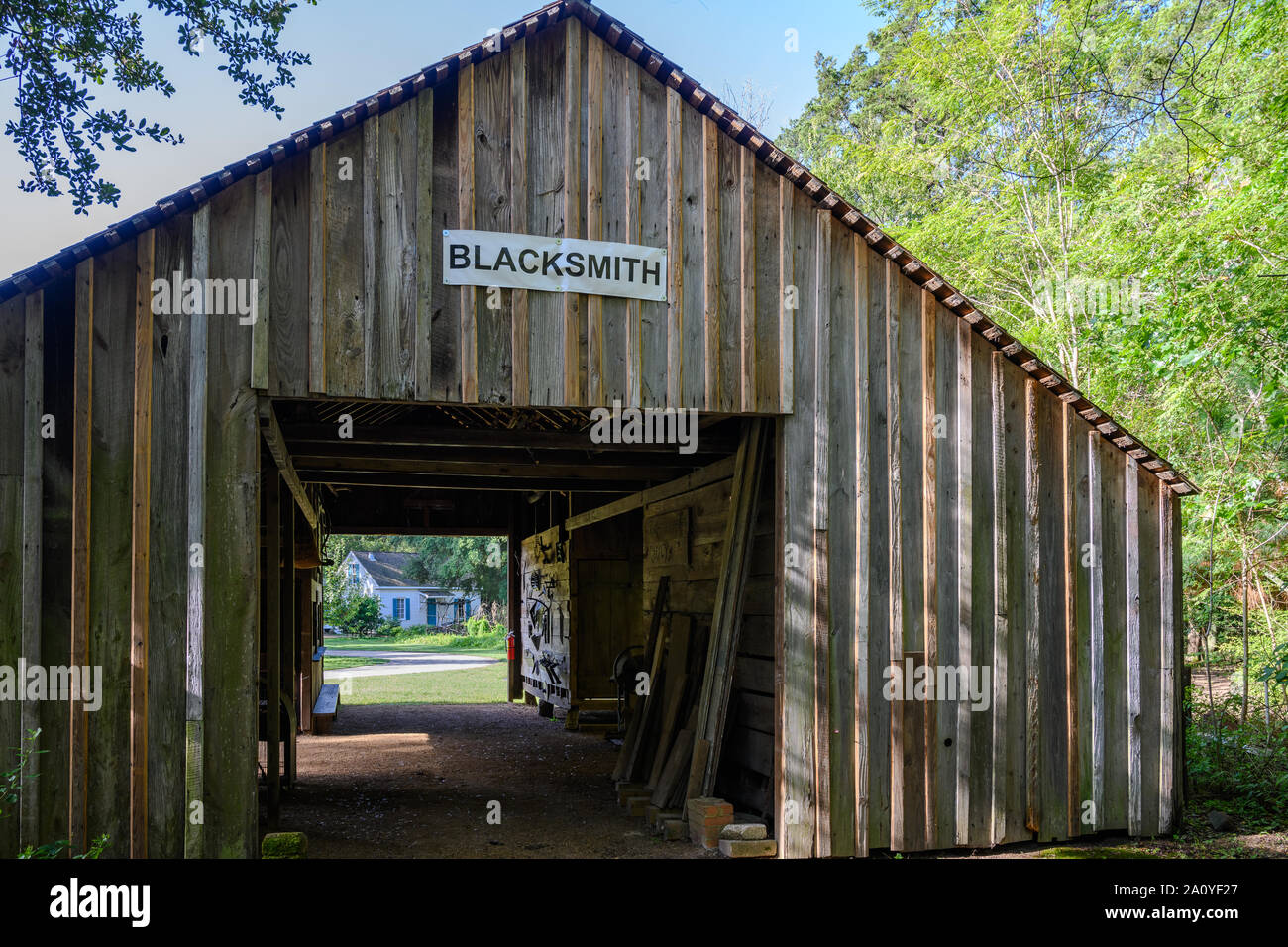 Un vecchio negozio di fabbro ferraio conservato a Boschi Kleb Nature Park. Houston, Texas, Stati Uniti d'America. Foto Stock