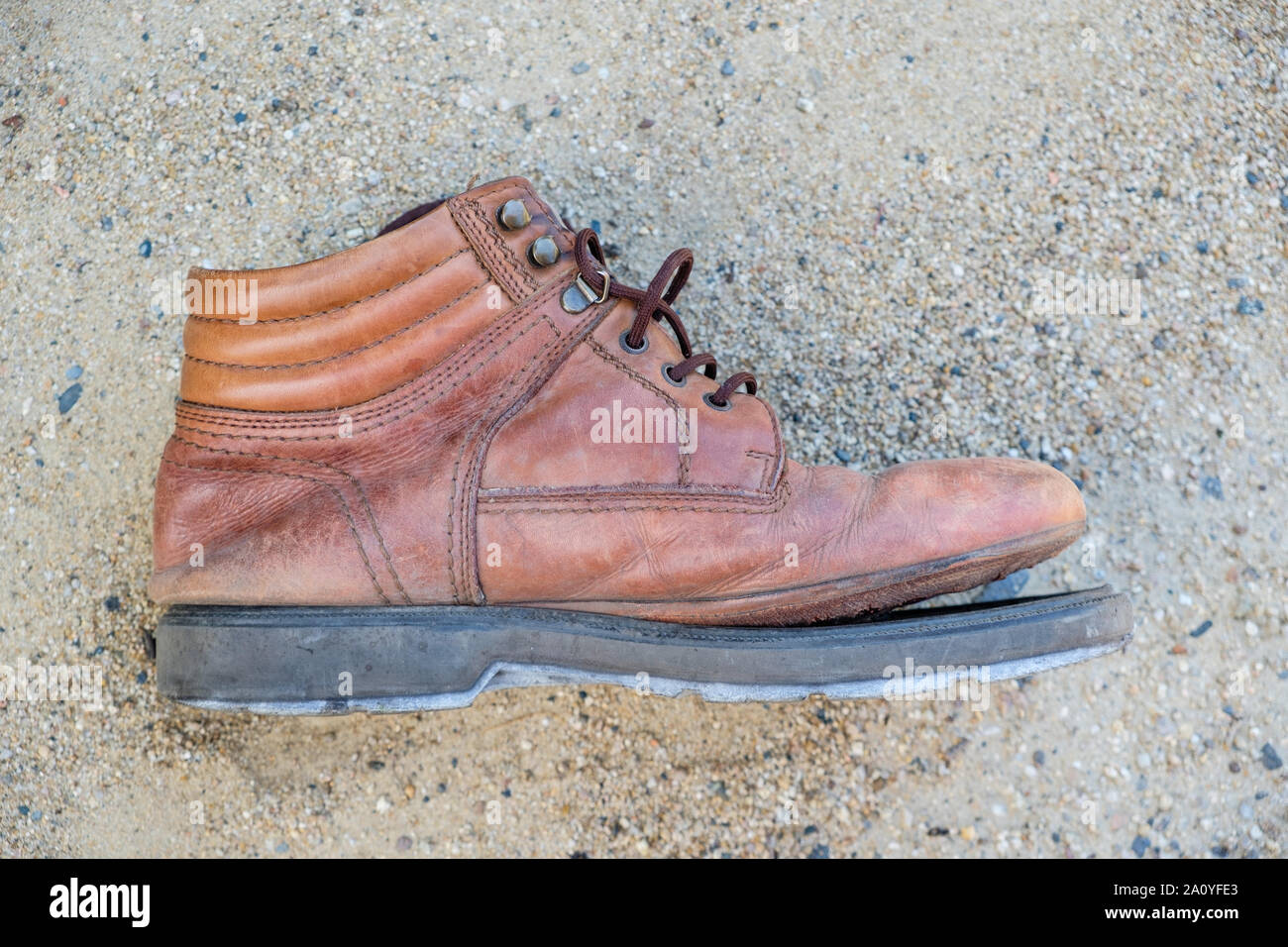 Vecchio boot a piedi con suola di separazione Foto Stock