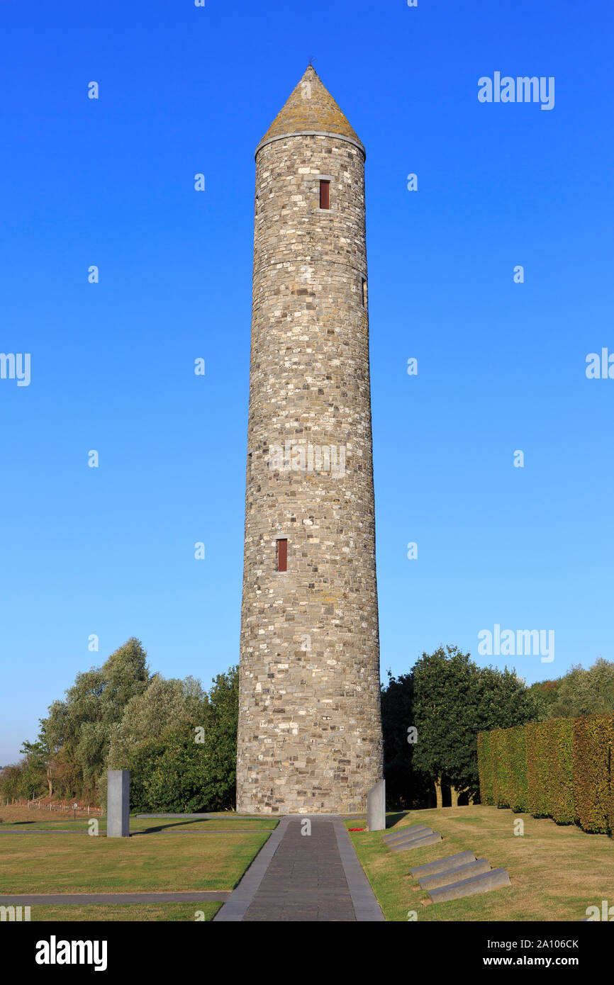 La Irish torre rotonda e parco per l'Irlandese e dell'Irlanda del Nord I Guerra Mondiale vittime presso l'isola di Irlanda Peace Park di Messines, Belgio Foto Stock
