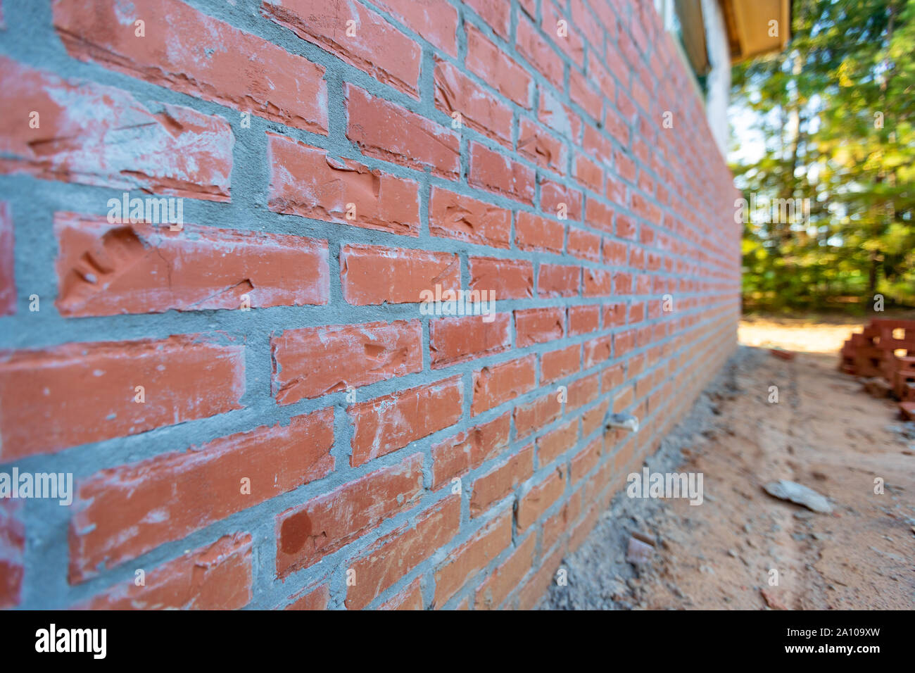 Muro di mattoni sfondo su casa nuova costruzione, con lo spazio negativo per copiare il testo Foto Stock