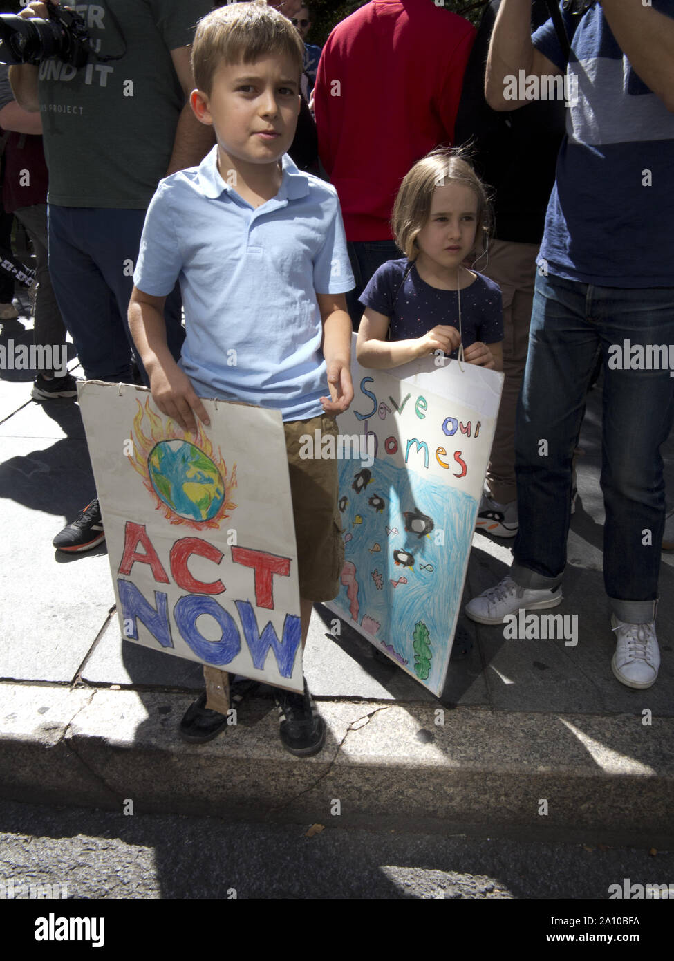 New York City, USA. 20th settembre 2019, colpo sul clima. Giovani fratelli e sorelle si uniscono alla protesta. Foto Stock