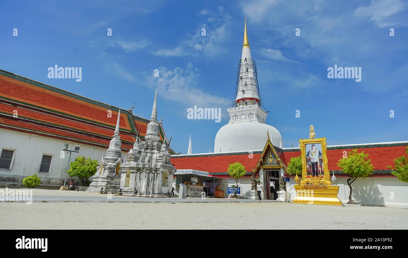 Nakhon Si Thammarat, Tailandia - 10 agosto 2019: il Wat Phra Mahathat Woramahawihan è il principale tempio buddista (wat) di Nakhon Si Thammarat Provincia in Foto Stock