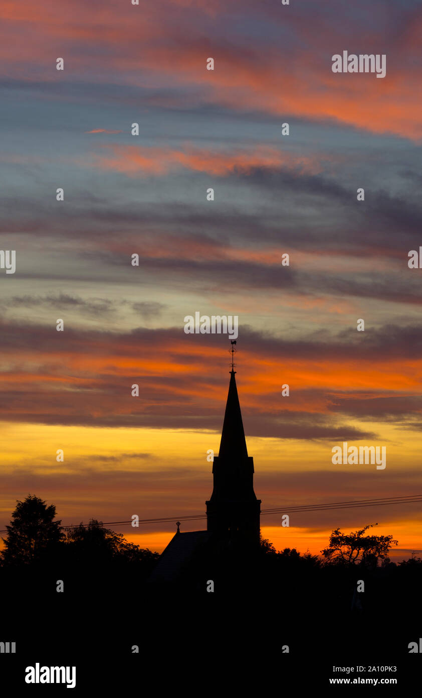 Tramonto su la Chiesa di Sant'Andrea Tur Langton, Leicestershire, England, Regno Unito Foto Stock