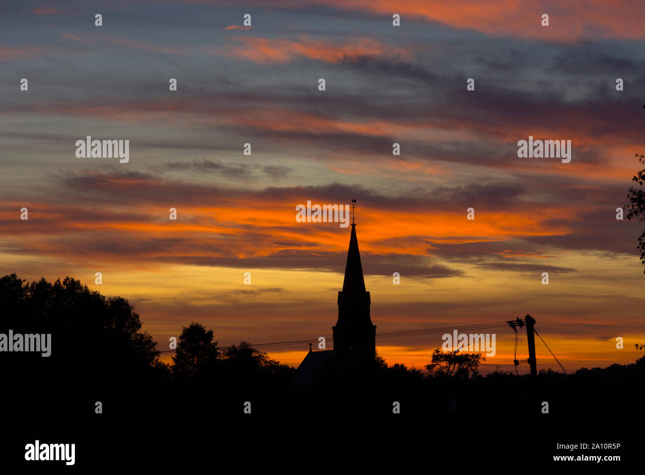 Tramonto su la Chiesa di Sant'Andrea Tur Langton, Leicestershire, England, Regno Unito Foto Stock