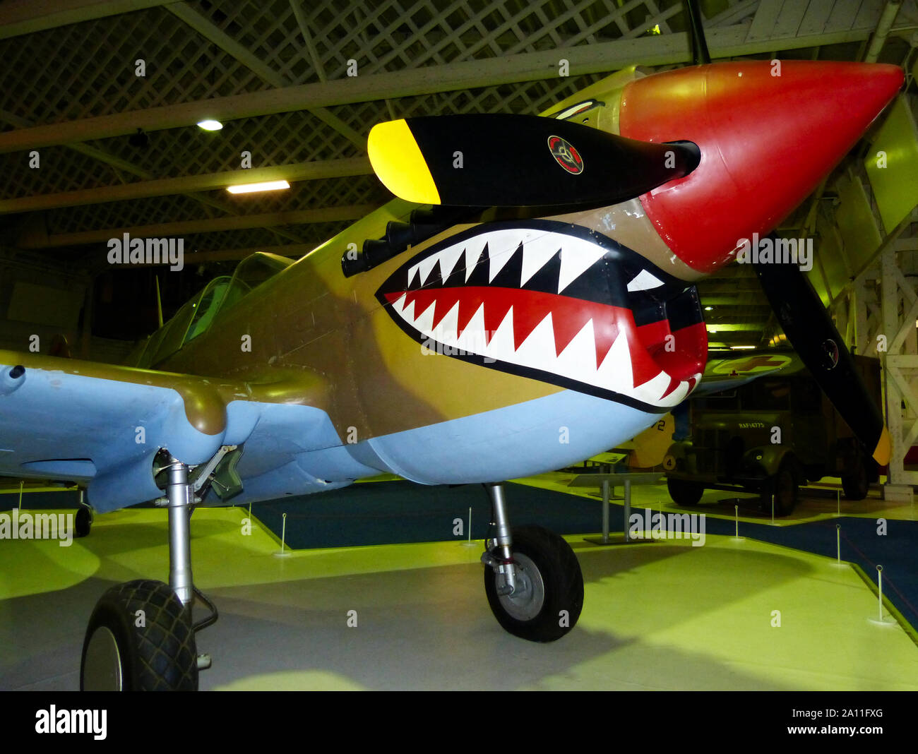 Royal Air Force (RAF) Museo / Hendon, London, Regno Unito - 29 Giugno 2014: Real aeroplani storici provenienti da tutto il mondo sul display Curtiss P-40 flying tiger Foto Stock