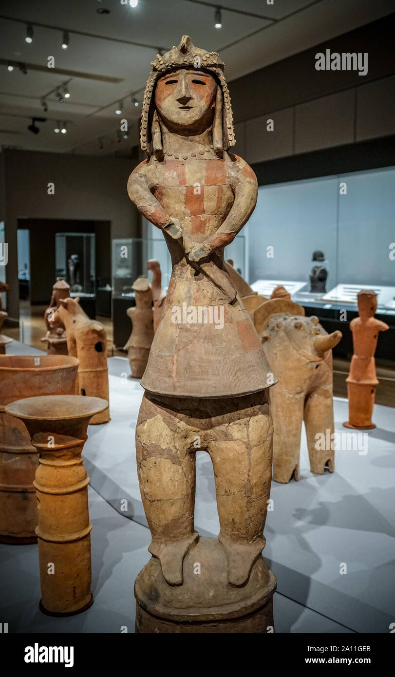 Haniwa (tomba di terracotta figurina) guerriero in keiko armor con una faccia dipinta, periodo Kofun, VI secolo, Tochigi, Giappone Foto Stock