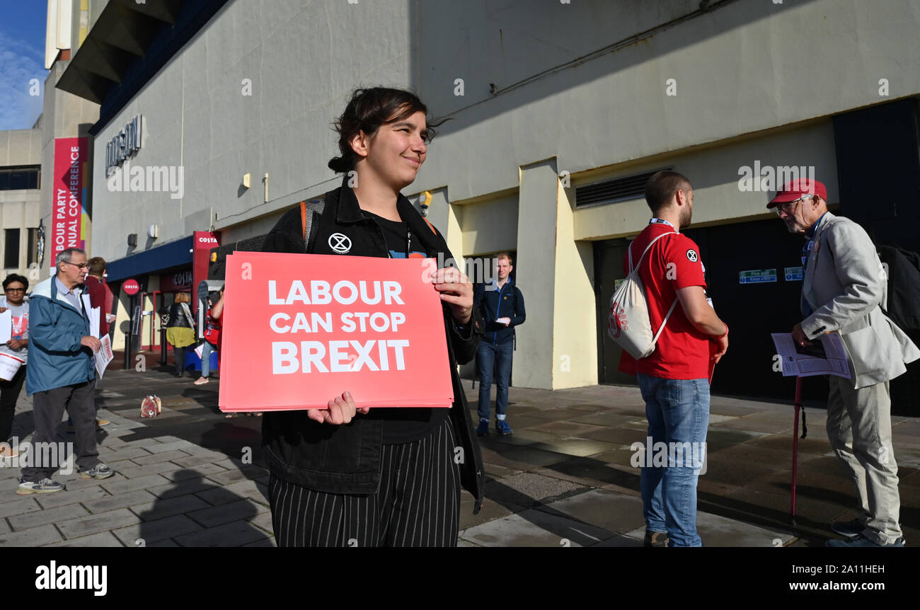 Brighton Regno Unito 23 Settembre 2019 - la manodopera può arrestare gli attivisti Brexit al di fuori del partito laburista conferenza che si svolge nel centro di Brighton quest'anno. Credito : Simon Dack / Alamy Live News Foto Stock