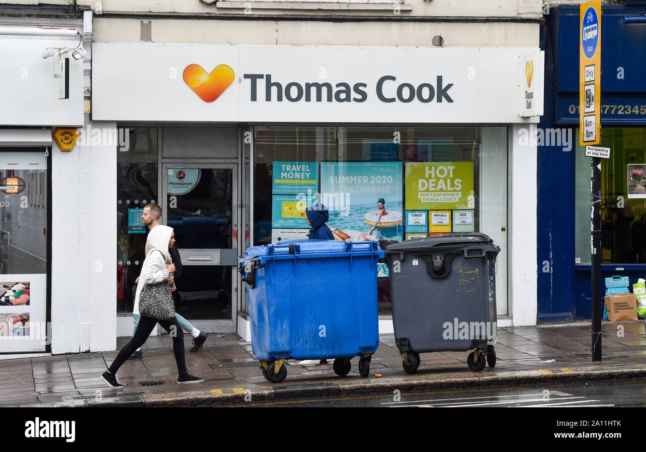 Brighton Regno Unito 23 Settembre 2019 - la Thomas Cook Travel shop in North Street Brighton questa mattina dopo è stato annunciato che la società non era riuscita a raccogliere il denaro per tenerlo in corso e sarà ora cessare le proprie attività commerciali con migliaia di posti di lavoro persi . Credito : Simon Dack / Alamy Live News Foto Stock