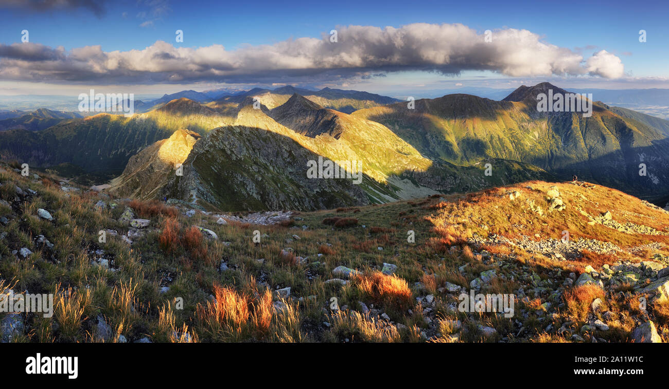 Tramonti sulle montagne in Slovacchia montagna - Rohace, Tatra panorama Foto Stock