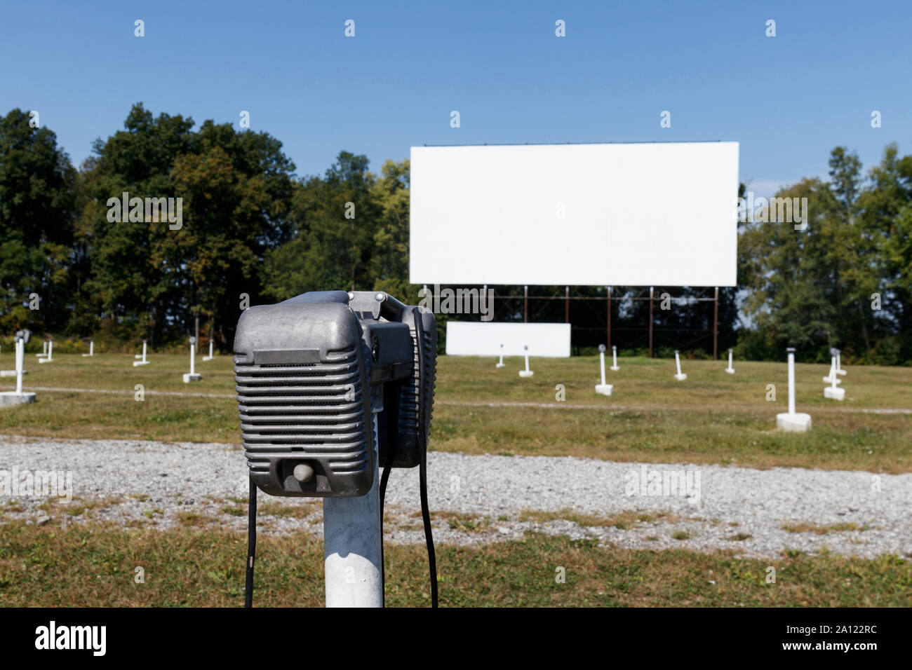 Lonely altoparlante per un vecchio time drive-in movie theater. L'altoparlante potrebbe appendere dalla vostra auto driver del finestrino laterale Foto Stock