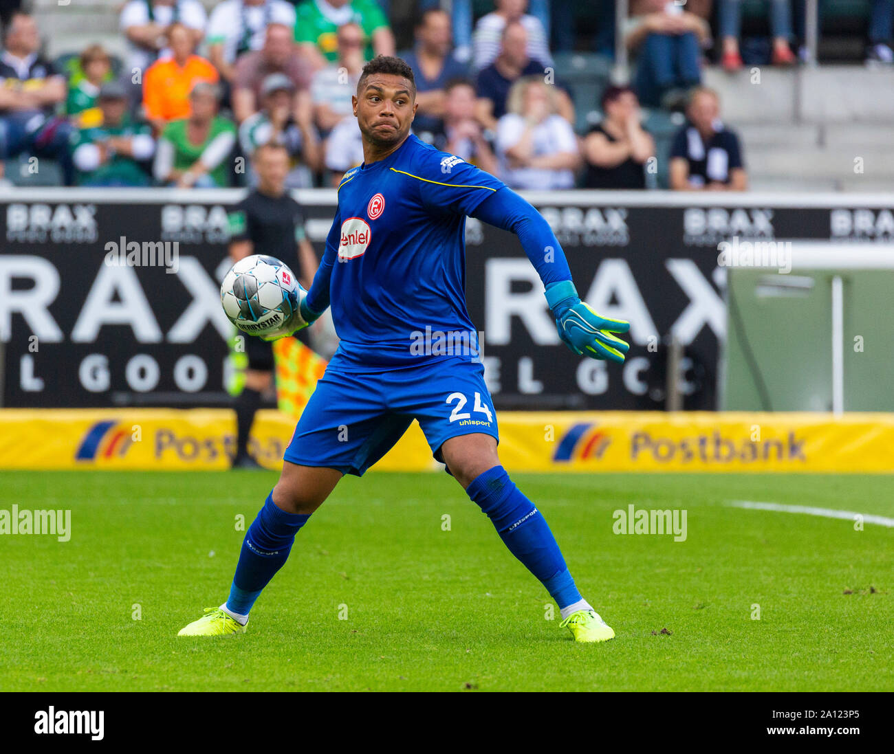 Sport, calcio, Bundesliga, 2019/2020, Borussia Moenchengladbach vs. Fortuna Duesseldorf 2-1, Stadio Borussia Park, buttar fuori dal detentore Zackary Steffen (Fortuna), DFL REGOLAMENTI VIETANO QUALSIASI USO DI FOTOGRAFIE come sequenze di immagini e/o quasi-VIDEO Foto Stock
