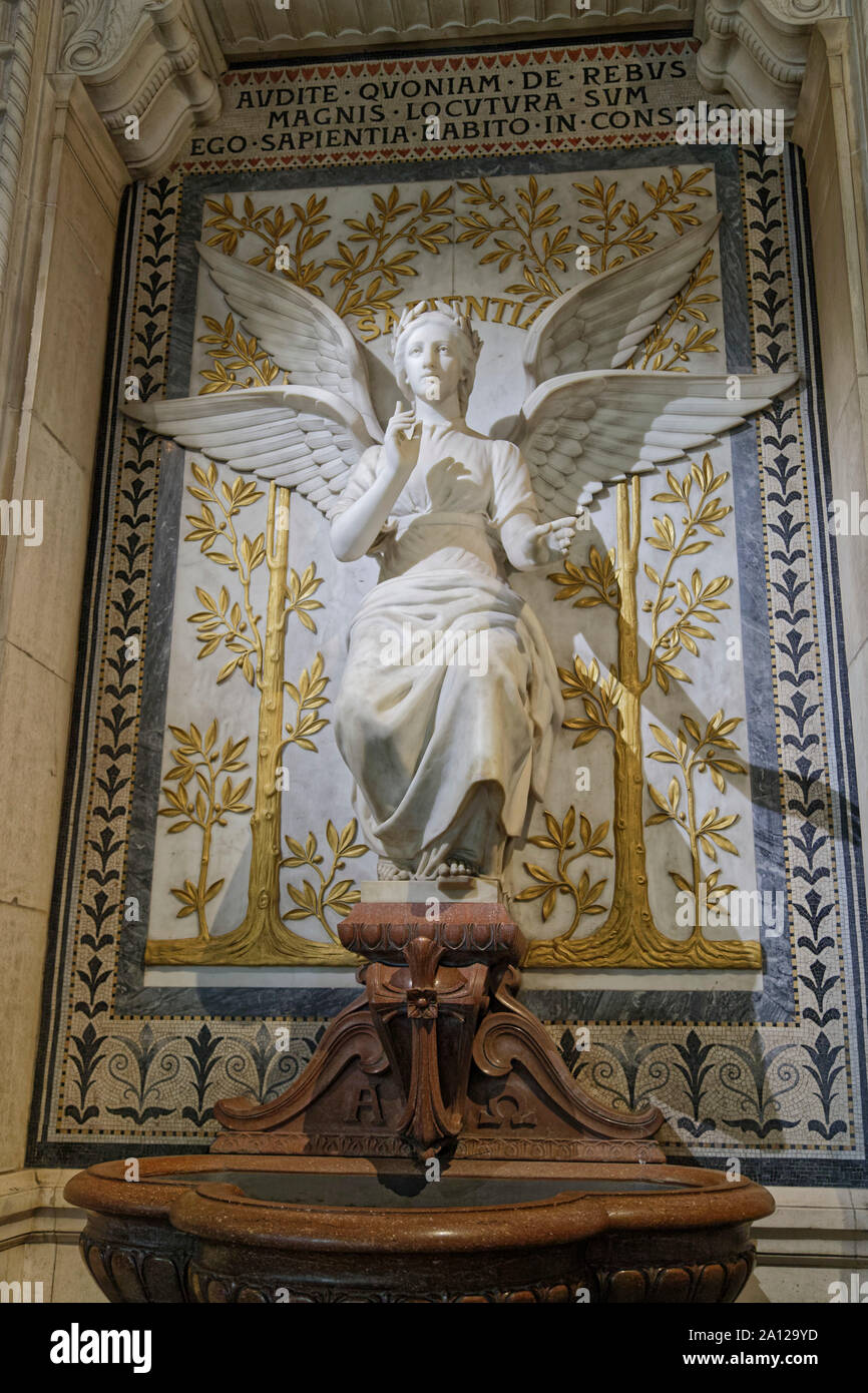 Lione, Francia. Xx Settembre, 2019. Angelo della sapienza nella cattedrale di Notre Dame de Fourviere Basilica di Lione, in Francia. Credito: Bernard Menigault / Alamy Stock Photo Foto Stock