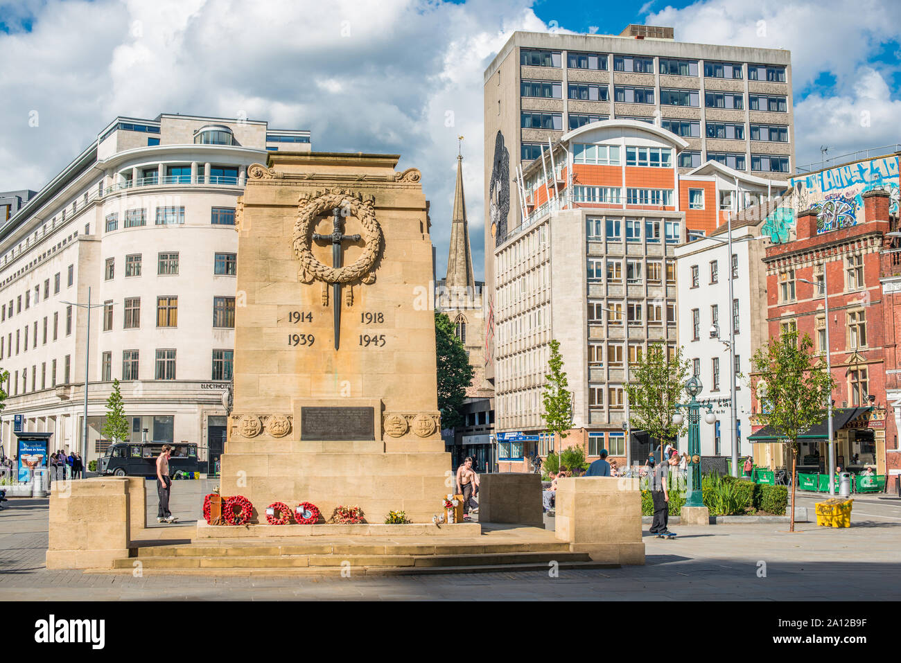 Bristol il Cenotafio, guerra mondiale II War Memorial, situato nel centro della città come memoriale di quelli da Bristol che hanno perso le loro vite. Avon, Inghilterra. Regno Unito Foto Stock