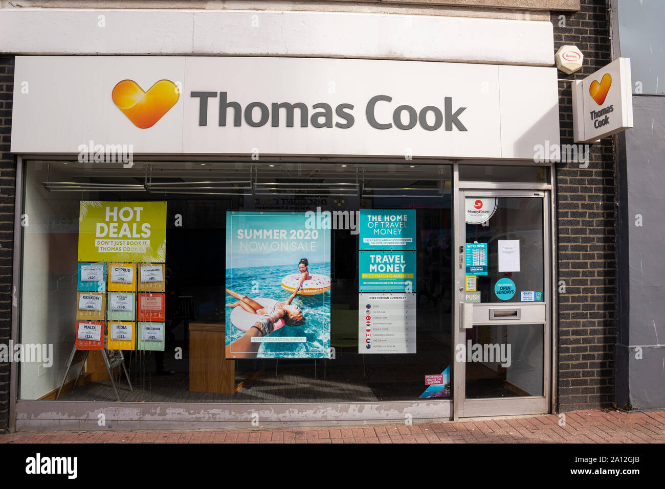 Il crollo di viaggi Thomas Cook ha portato alla chiusura del loro high street negozi, aggiunta alla perdita di high street aziende in città come Southend on Sea, Essex, Regno Unito. Thomas Cook ramo sul giorno del business della cessazione di trading Foto Stock