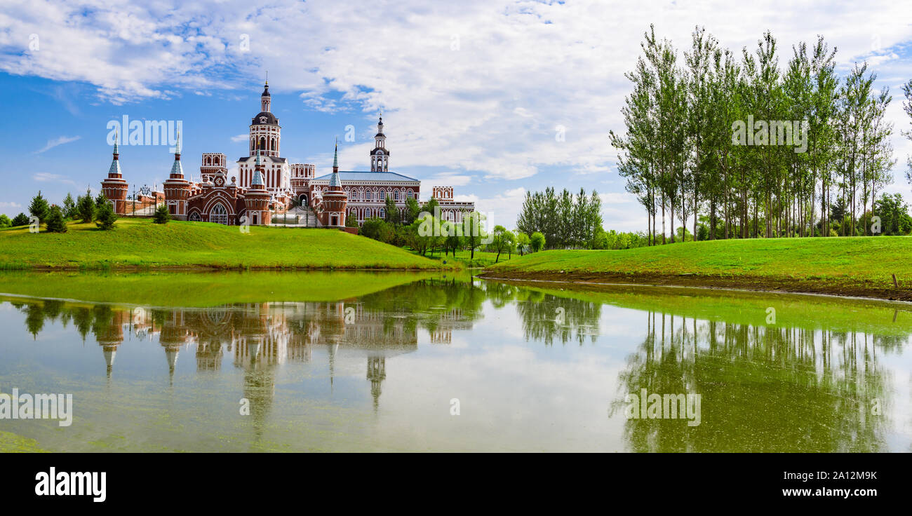 Heilongjiang, Cina - 04 Settembre 2016: stile russo castello architettura in Volgar Manor. Foto Stock